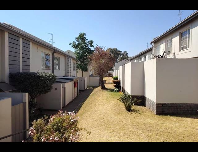 3 BEDROOM TOWNHOUSE FOR SALE IN BEDFORD GARDENS